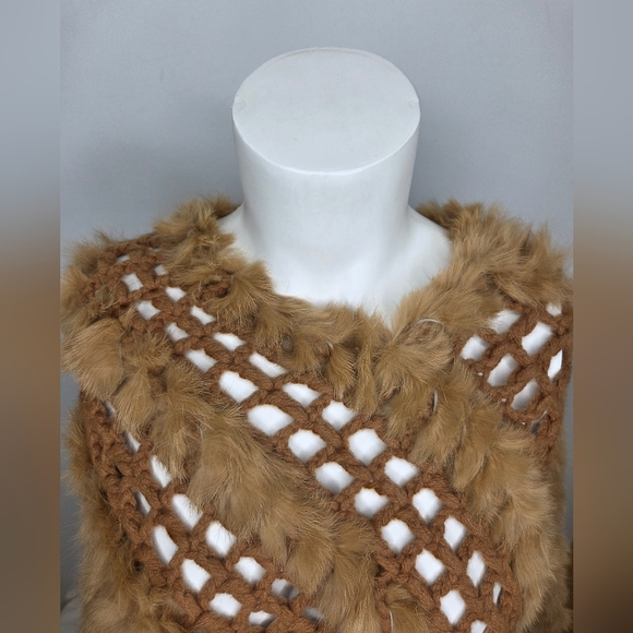 Neiman Marcus Brown Ponchi Wool and Cashmere with Rabbit Fur Trim - Picture 6 of 9